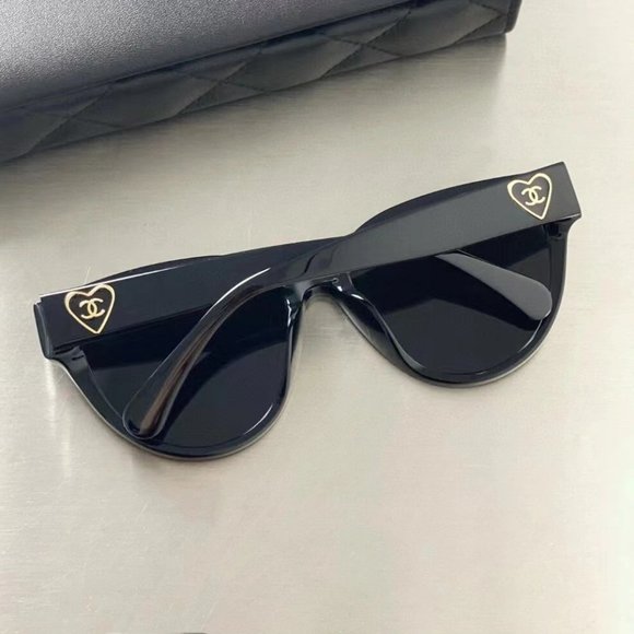 Classic Black Cat Eye Chanel Sunglasse main image 4